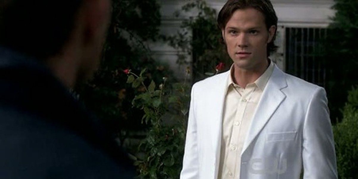 Lucifer/Sam wearing a white suit in Supernatural