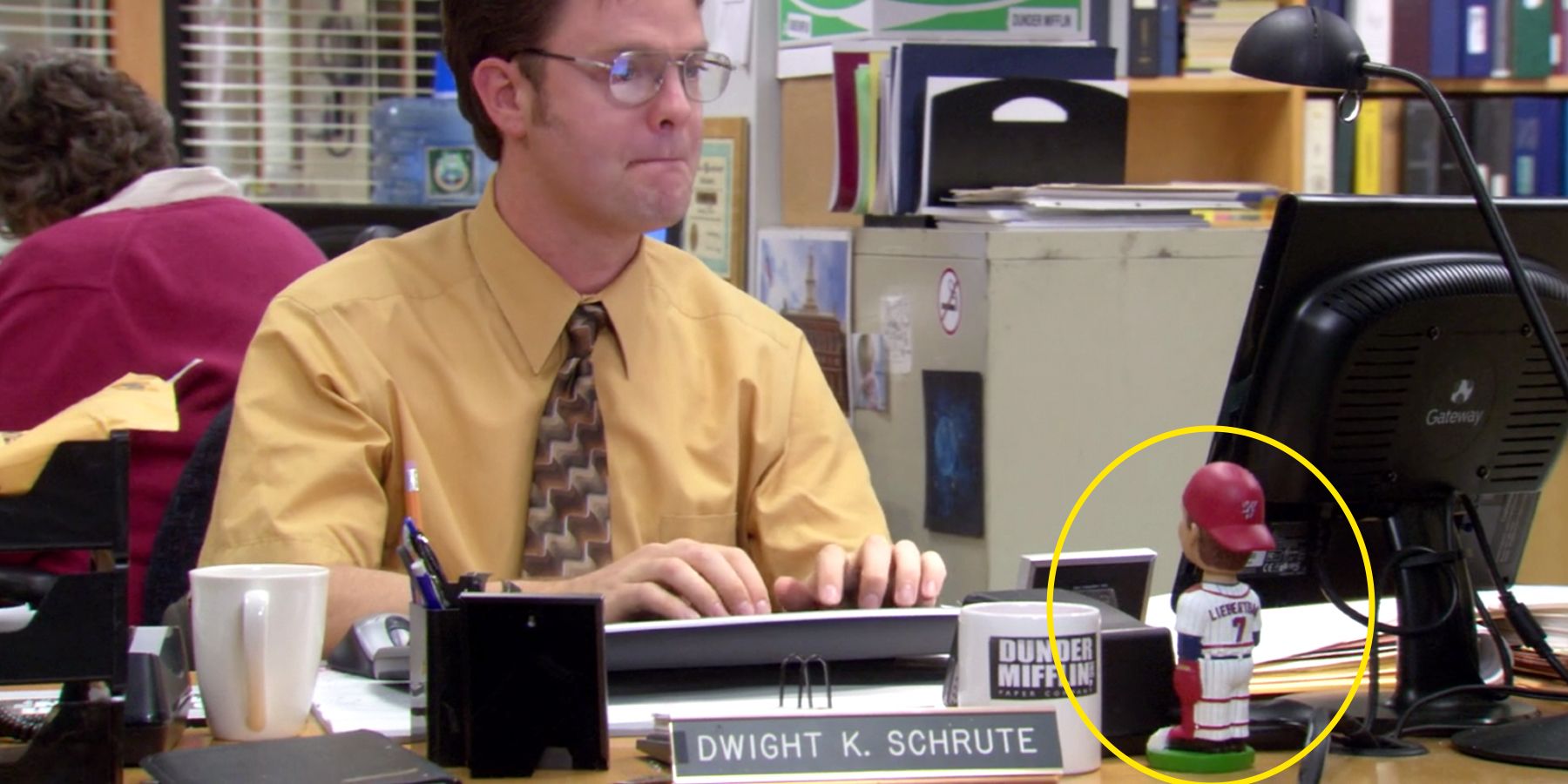 The Office: How Dwight's Baseball Bobblehead Connected To Michael Scott