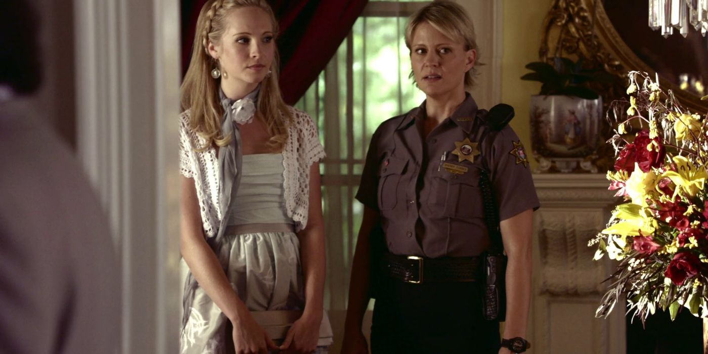 The Vampire Diaries Caroline Forbes and Sheriff Liz Forbes Candice Accola and Marguerite MacIntyre