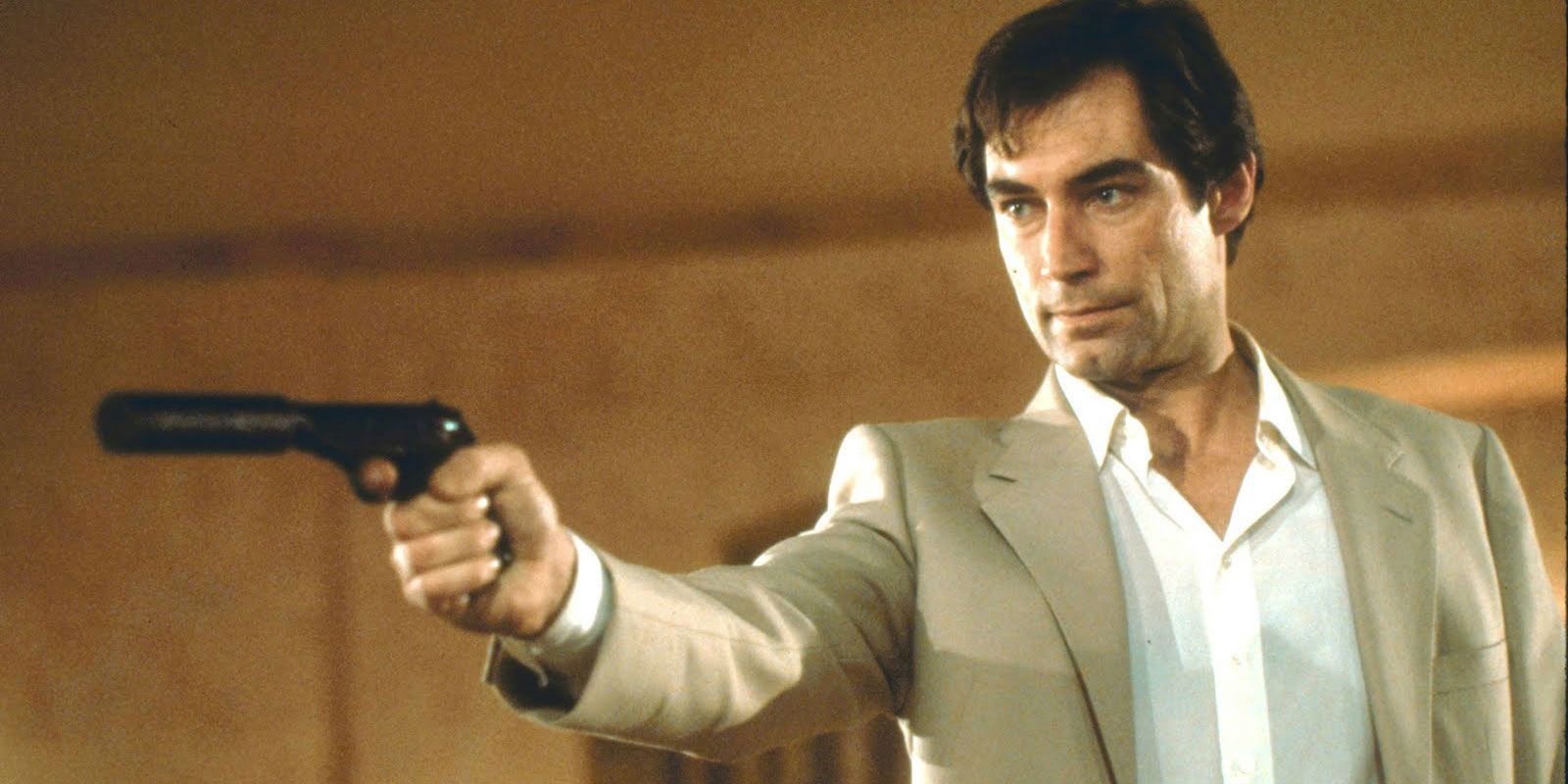 Timothy Dalton nel ruolo di James Bond