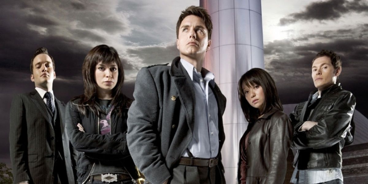 The cast of Torchwood series 1 posing for a promotional photo