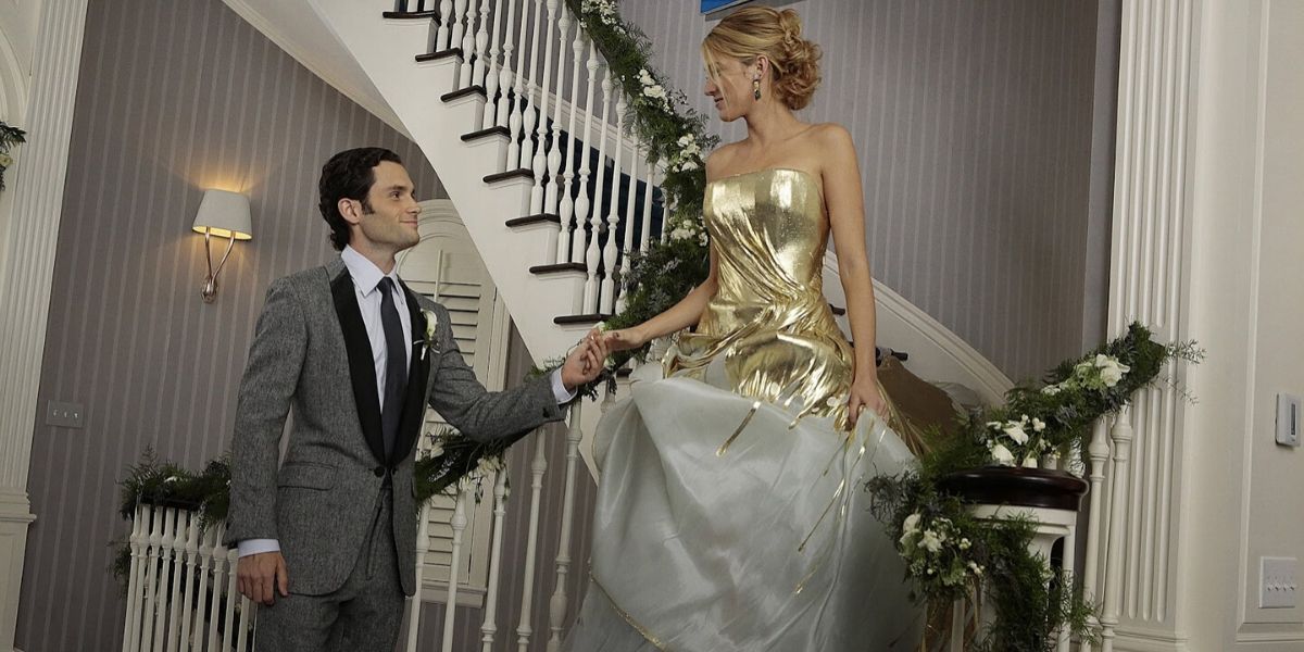 Dan helps Serena down the stairs in Gossip Girl