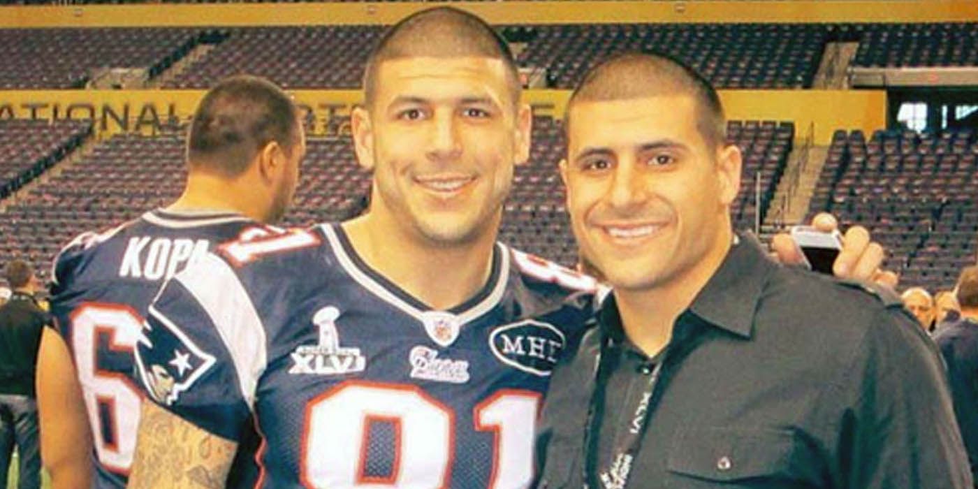 Por qué le duele la cabeza a Aaron Hernandez en American Sports Story