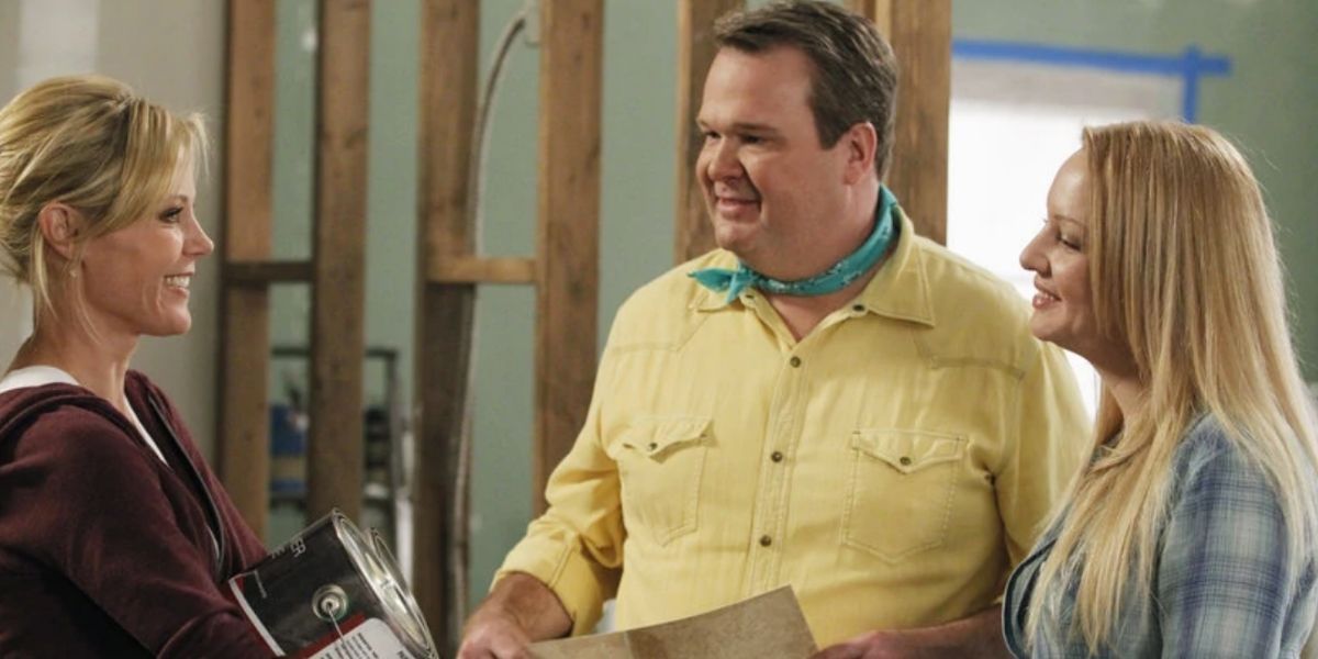 Cam and Claire talk to their contractor on Modern Family