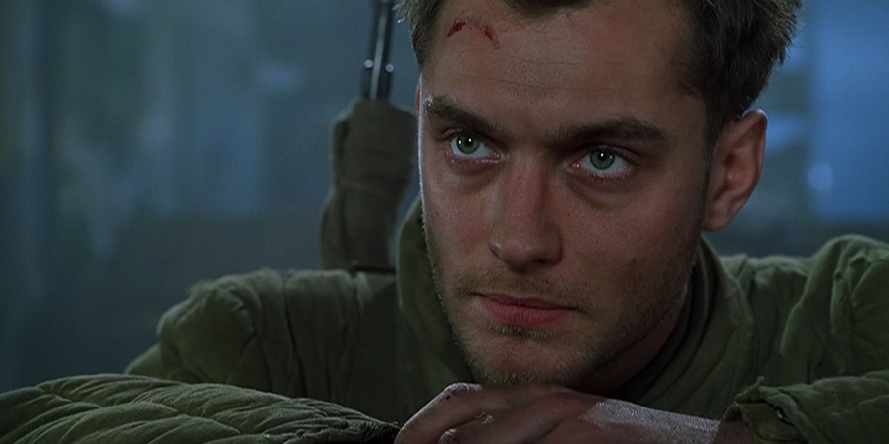 Jude Law staring at something off-screen in Enemy at the Gates
