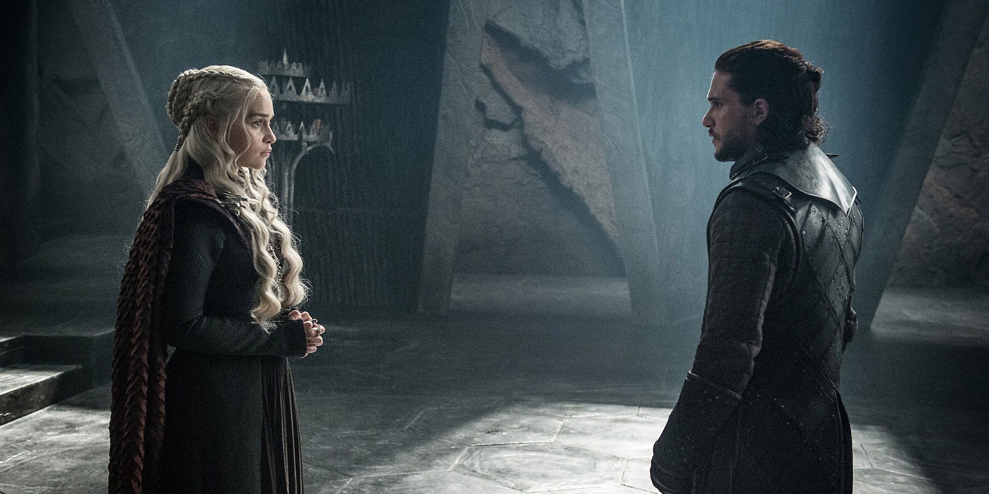 Jon and Dany look at each other in Game of Thrones
