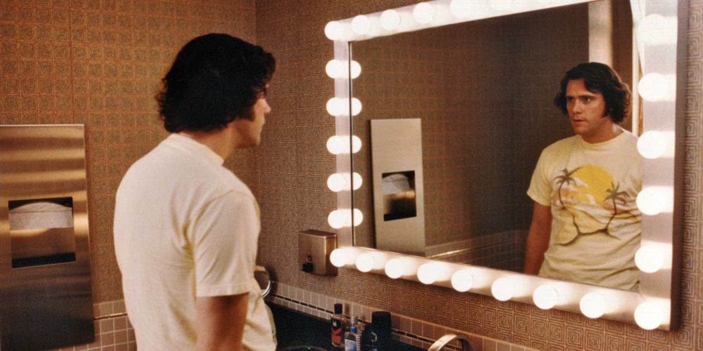Jim Carrey looking in the mirror in Jim &amp; Andy 