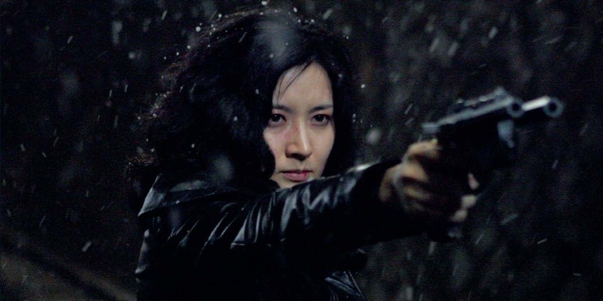 Geum-ja Lee pointing a gun in Lady Vengeance.