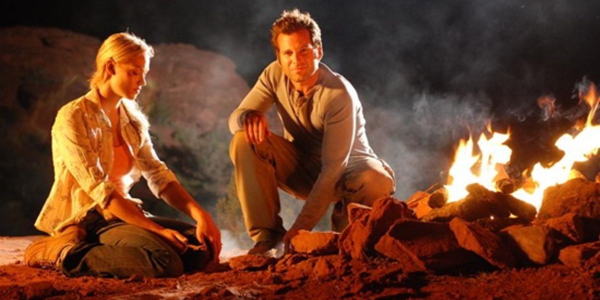 Lori e Nick iniciam um incêndio enquanto visitam o Grand Canyon em The Canyon