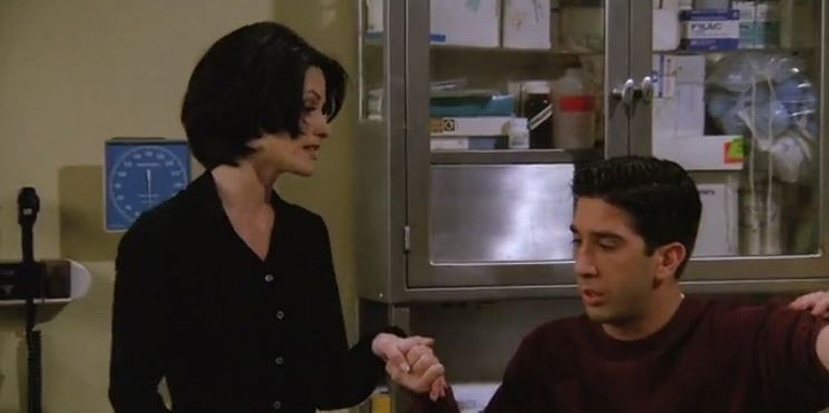 Friends: 10 Funniest Ross & Monica Sibling Moments