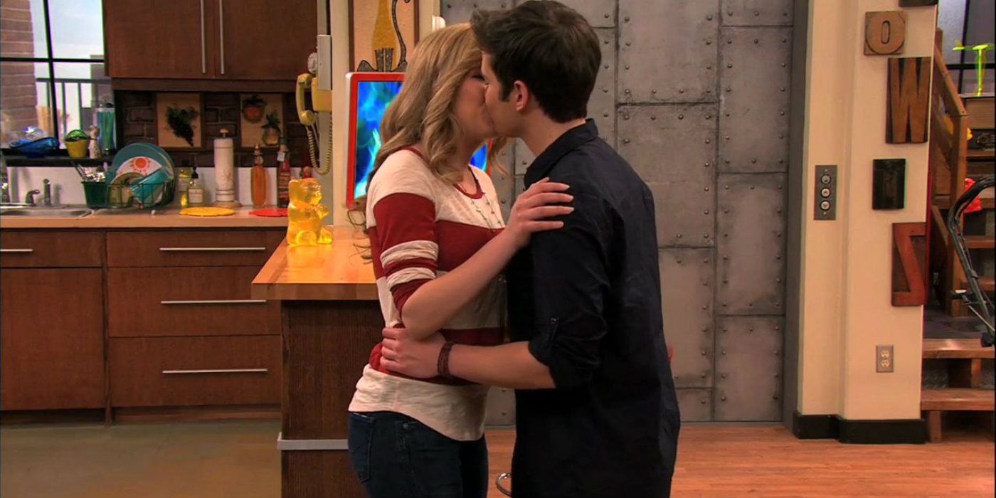Freddy And Sam Sharing A Kiss In The Loft In iCarly
