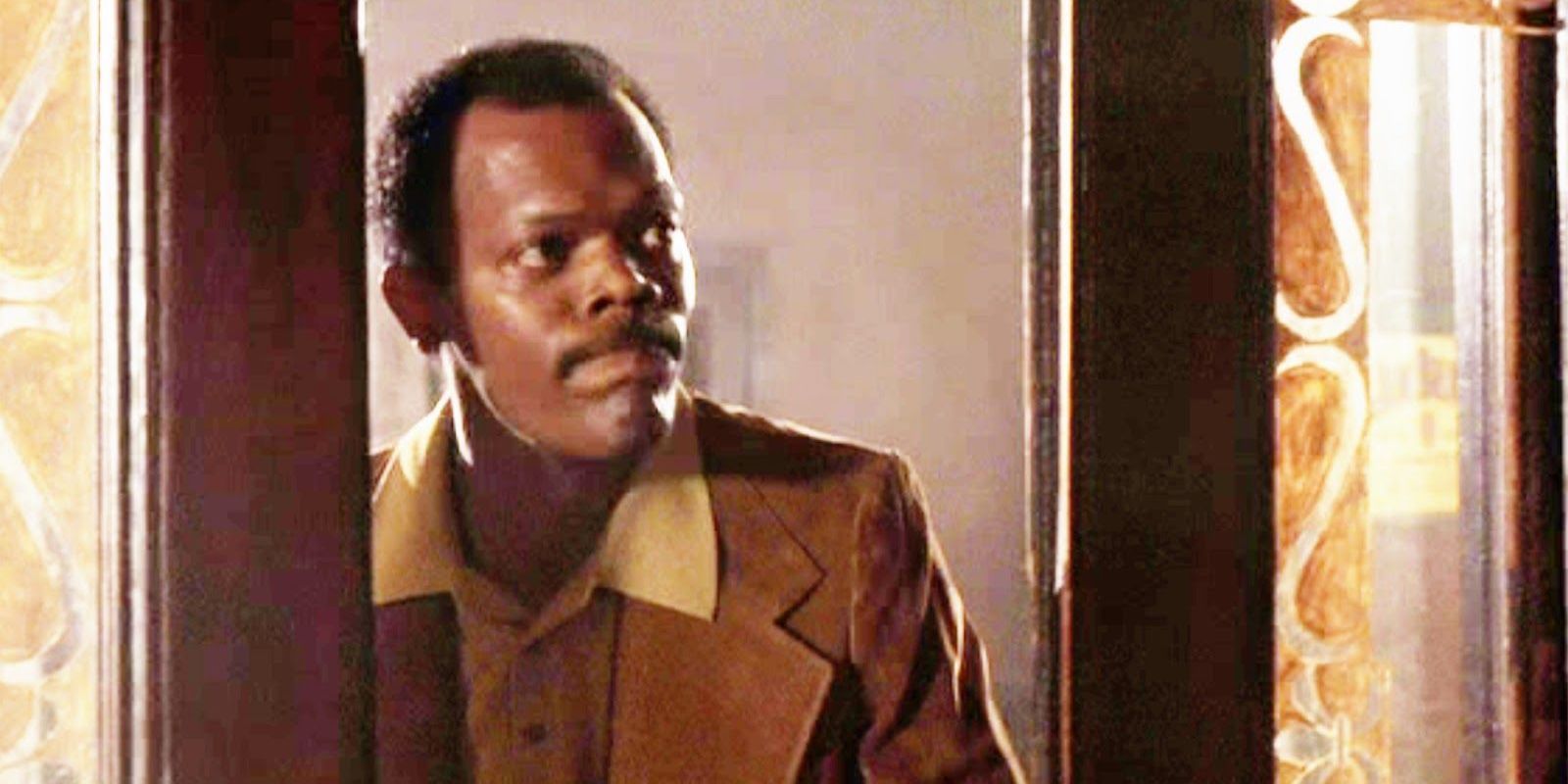 Samuel L Jackson as Stacks opening his front door in Goodfellas