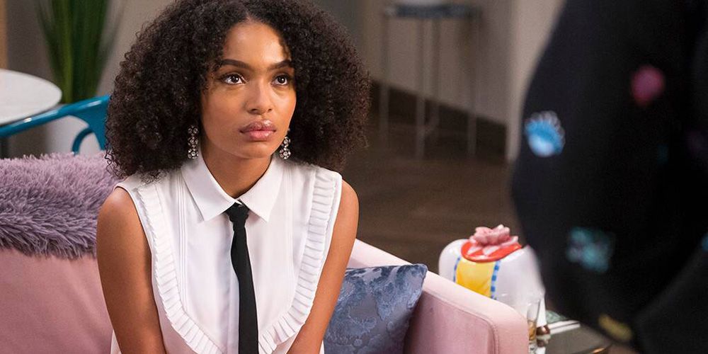 Zoey (Yara Shahidi) talking with another character on Grown-ish