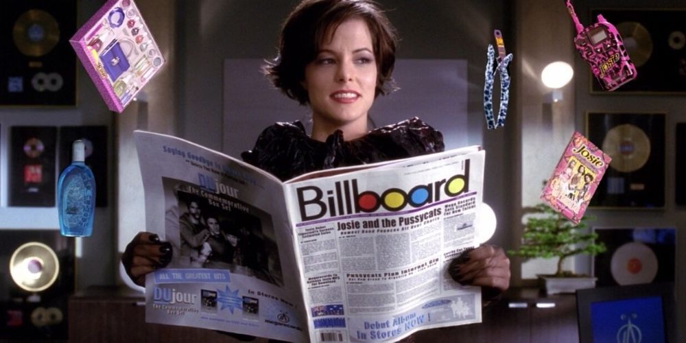 Parker Posey reads billboard in Josie and the Pussycats 