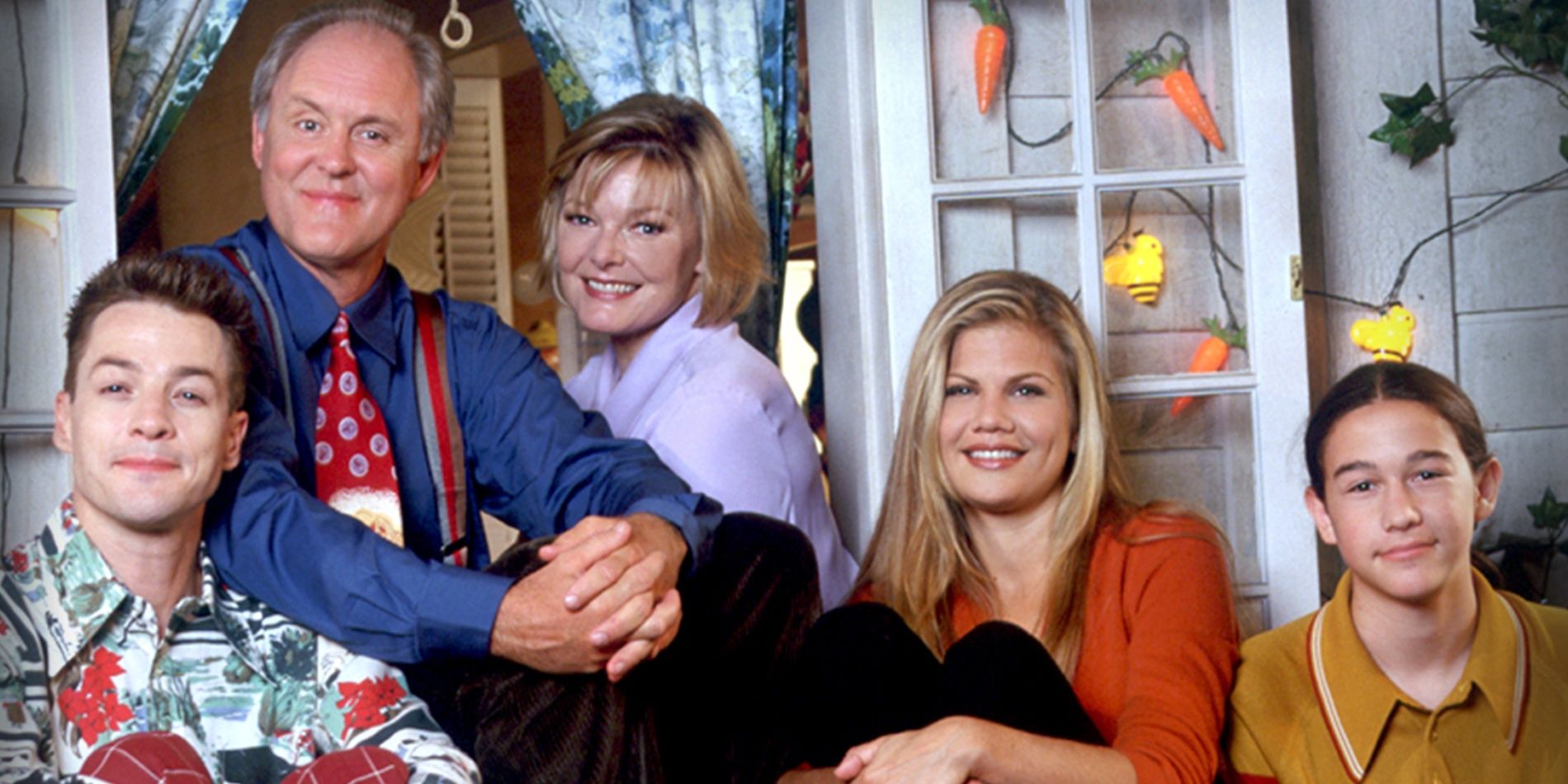 The cast of 3rd Rock from the Sun pose together for a promo photo