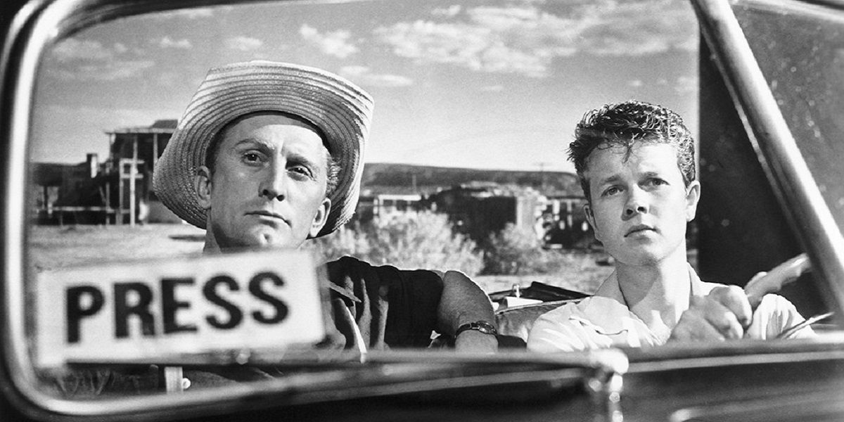 Kirk Douglas sitting in a car in Ace in the Hole