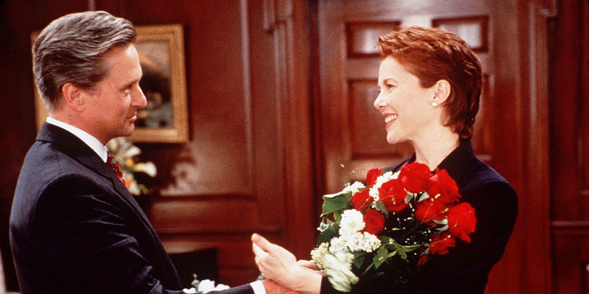 Michael Douglas giving Annette Benning flowers in The American President