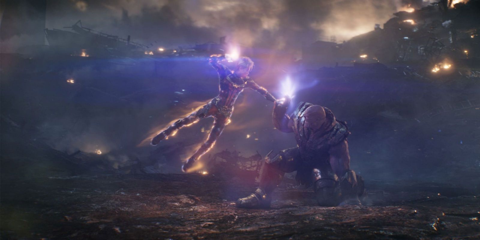 Captain Marvel fighting Thanos in Avengers: Endgame
