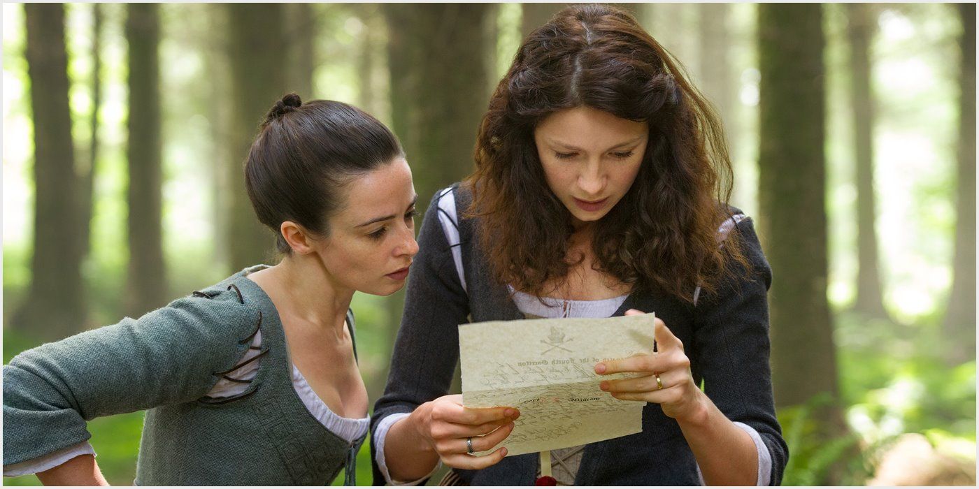Jenny and Claire looking at the message that was meant to be delivered