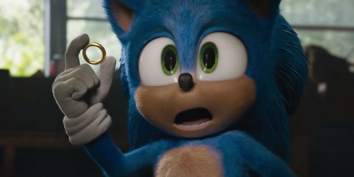 Sonic holds up a gold ring in Sonic The Hedgehog