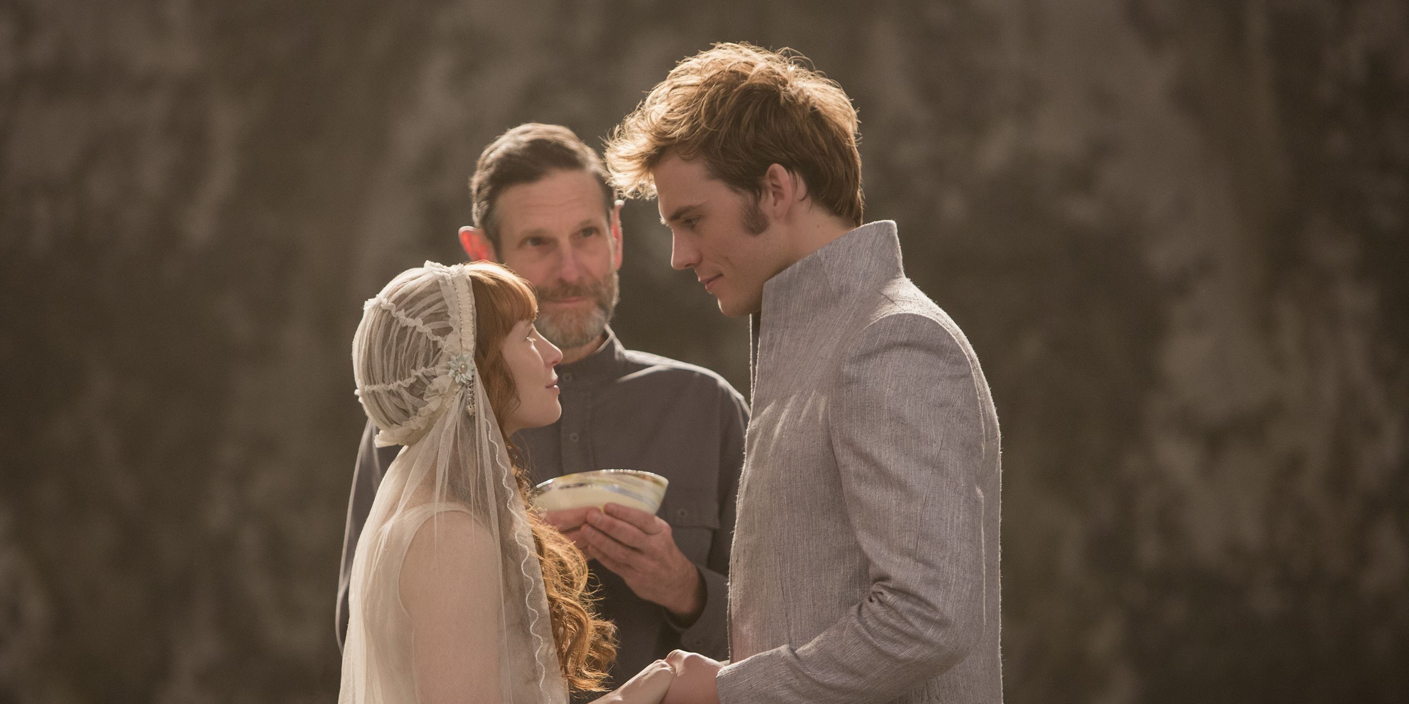 Annie and Finnick marry in Hunger Games: Mockingjay Part 2