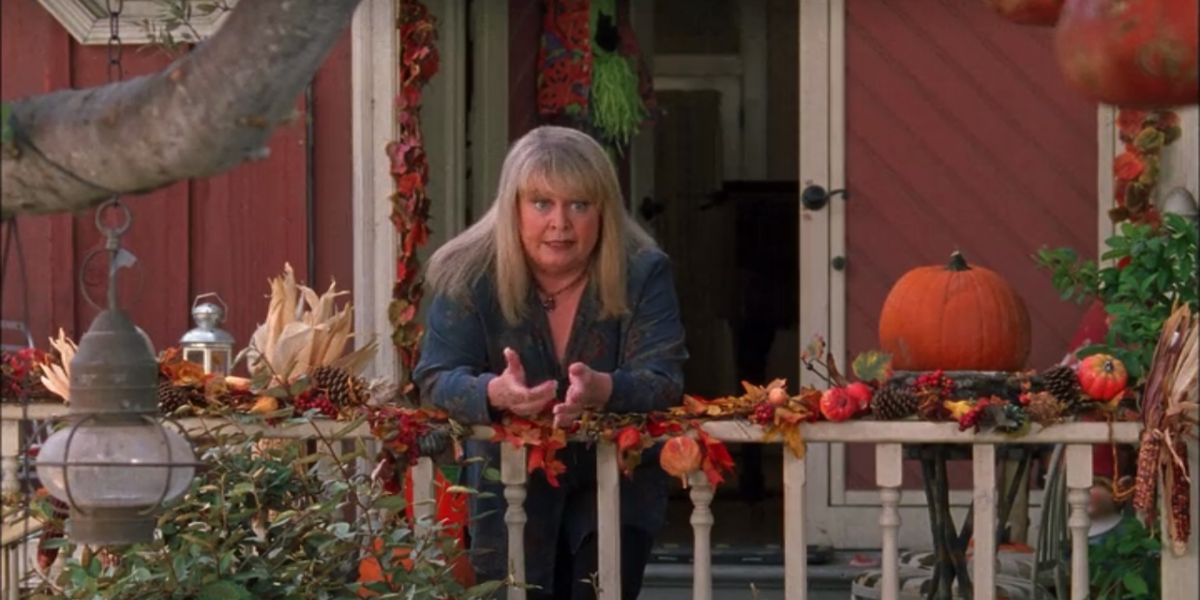 Babette talking from her front porch in Gilmore Girls
