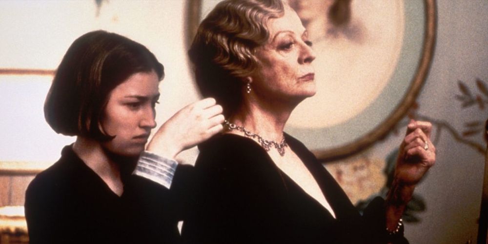 Kelly MacDonald putting on Maggie Smith's necklace in Gosford Park