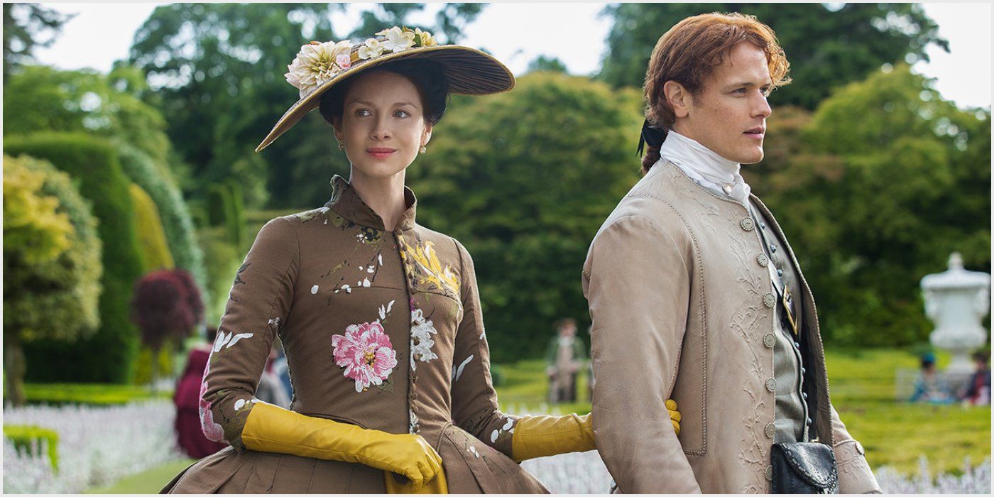 Jamie and Claire in the Versailles grounds Outlander