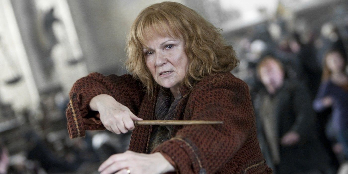Molly Weasley fighting Bellatrix Lestrange in Harry Potter