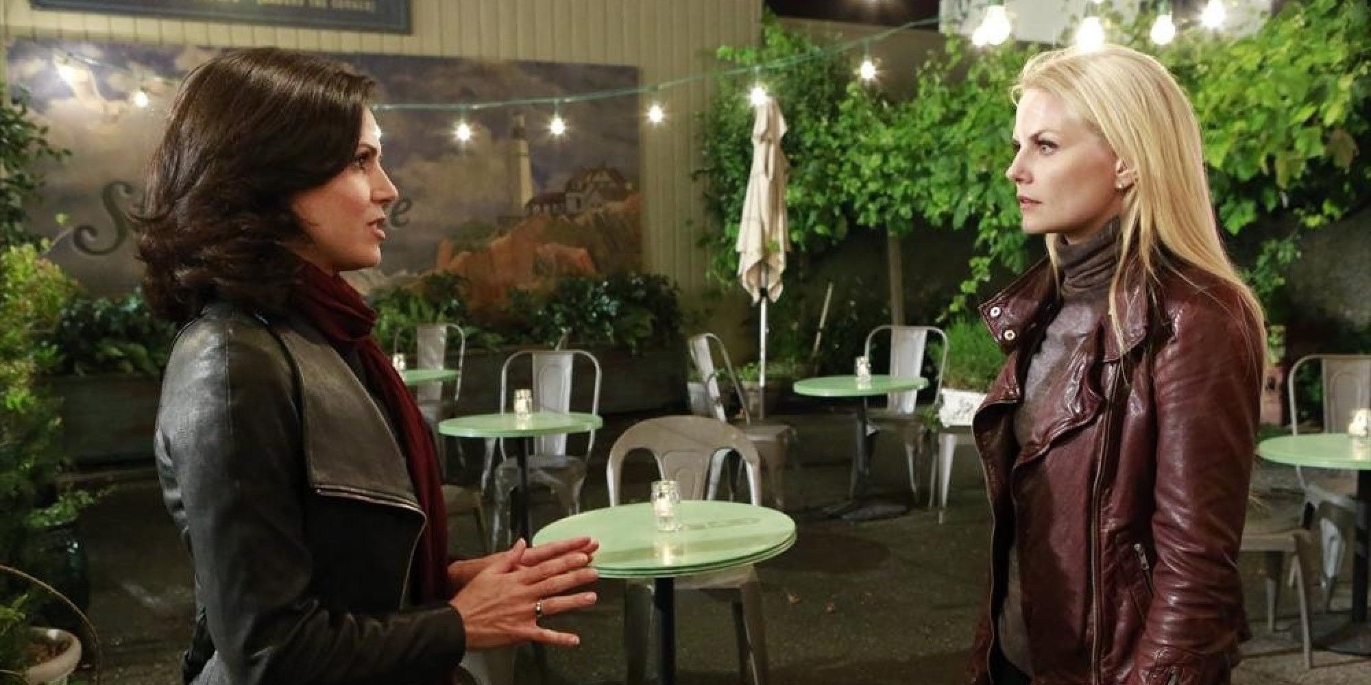 Regina and Emma talking in Once Upon A Time