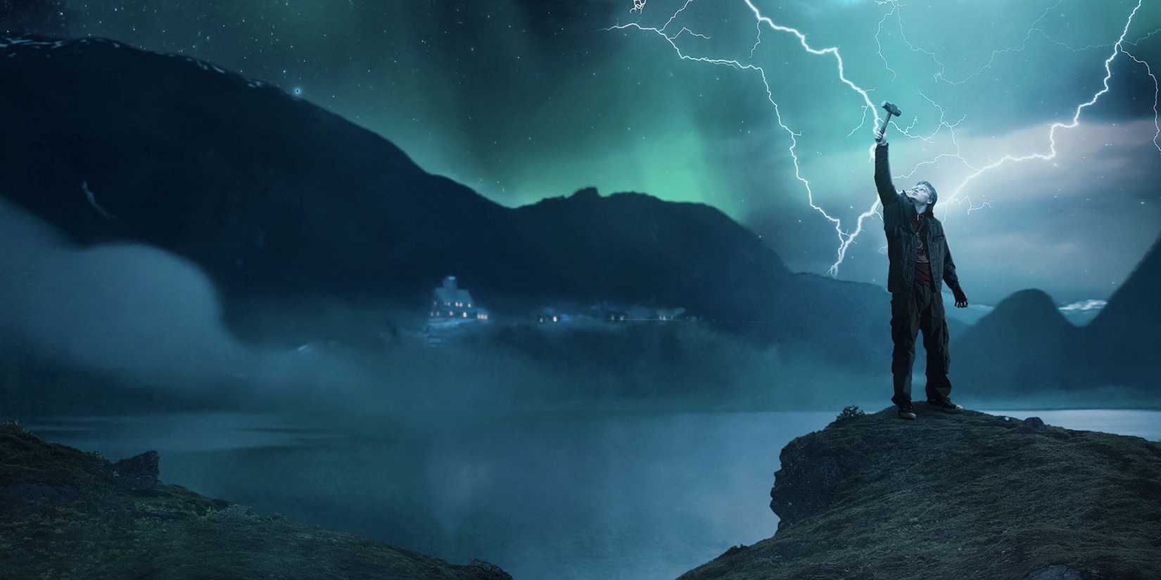 David Stakston lifts Thor's hammer in Ragnarok