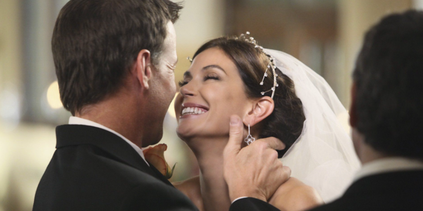 Mike and Susan smiling at their wedding on Desperate Housewives