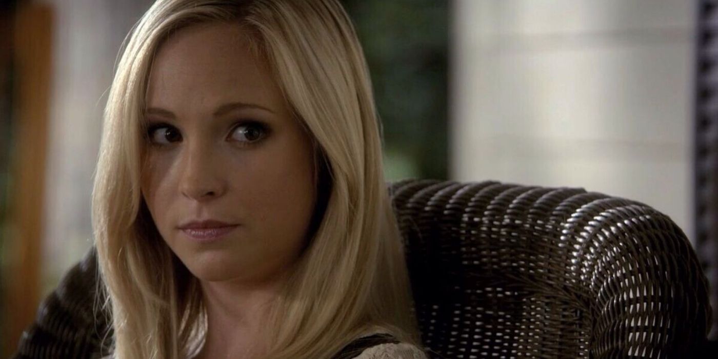 Caroline sitting on Elena's porch in The Vampire Diaries.