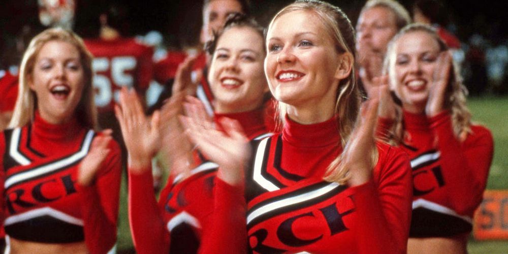 Kirsten Dunst with cheerleaders in Bring It On