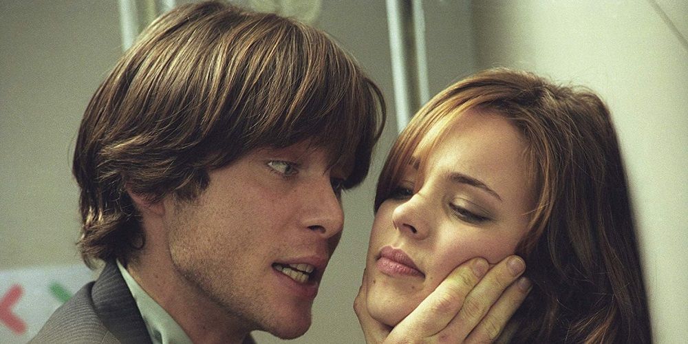 Cillian Murphy's character presses Rachel McAdams' character to the wall and grabs her face in Red Eye