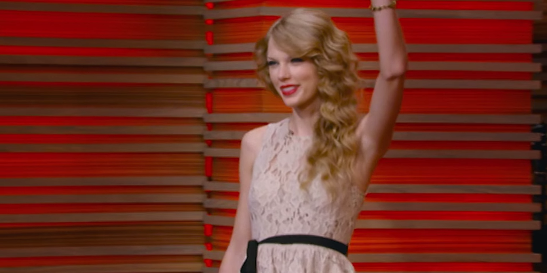 Taylor Swift smiling and waving