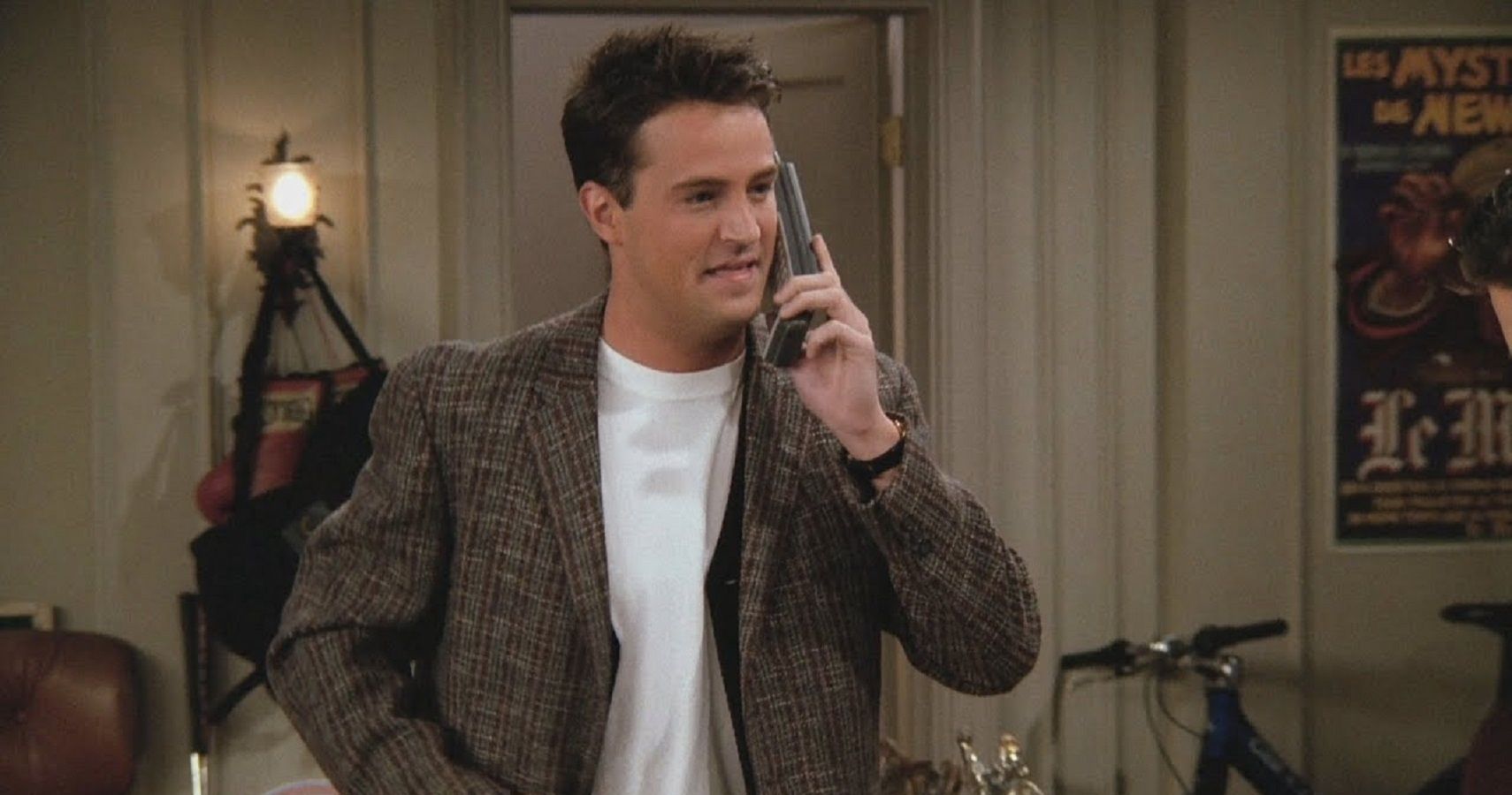 We bet you never noticed THIS about Monica and Chandler's