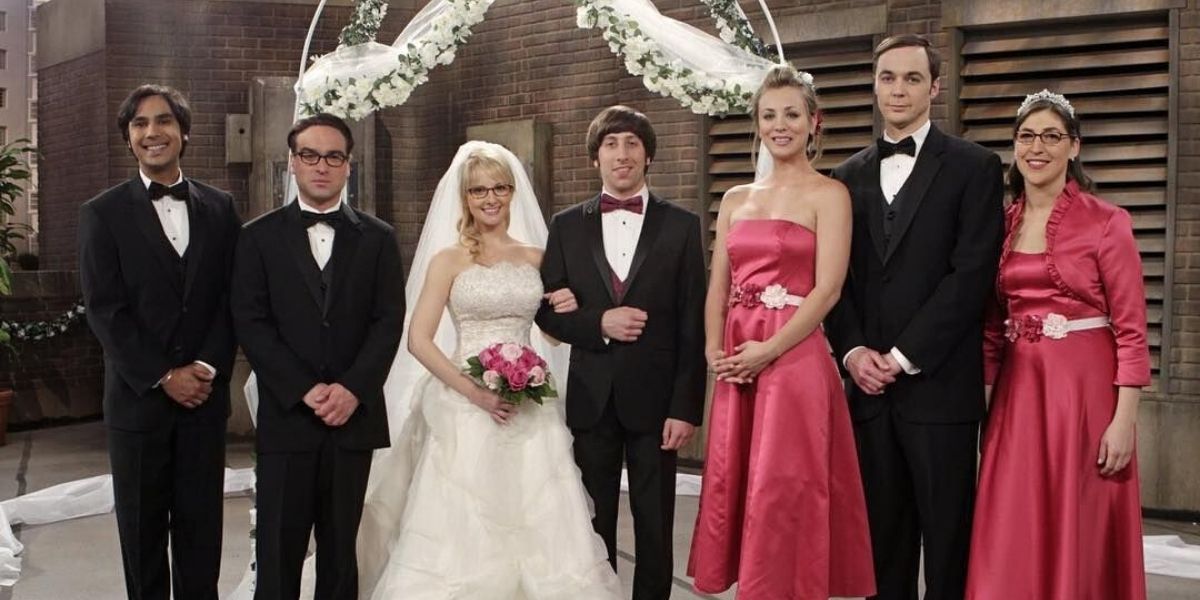 Howard and Bernadette posing with their bridal party at their wedding on TBBT