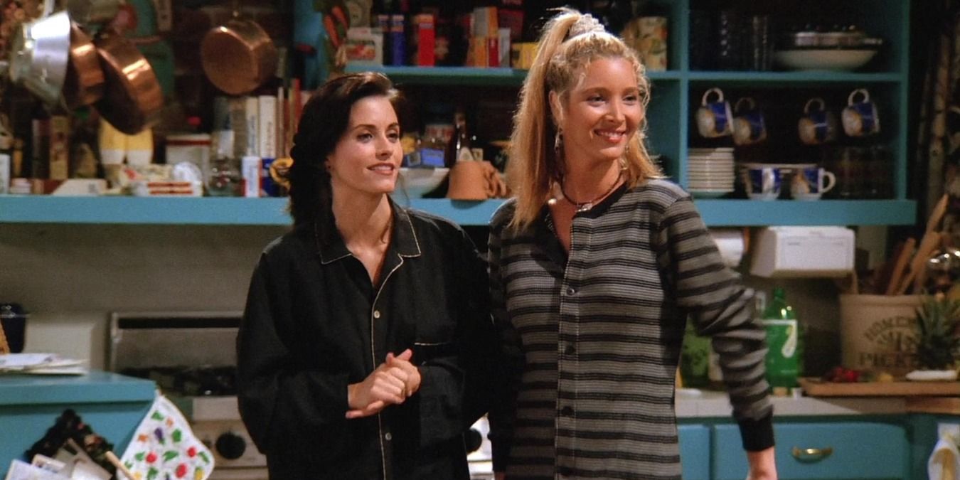 Monica and Phoebe in the apartment in Friends.