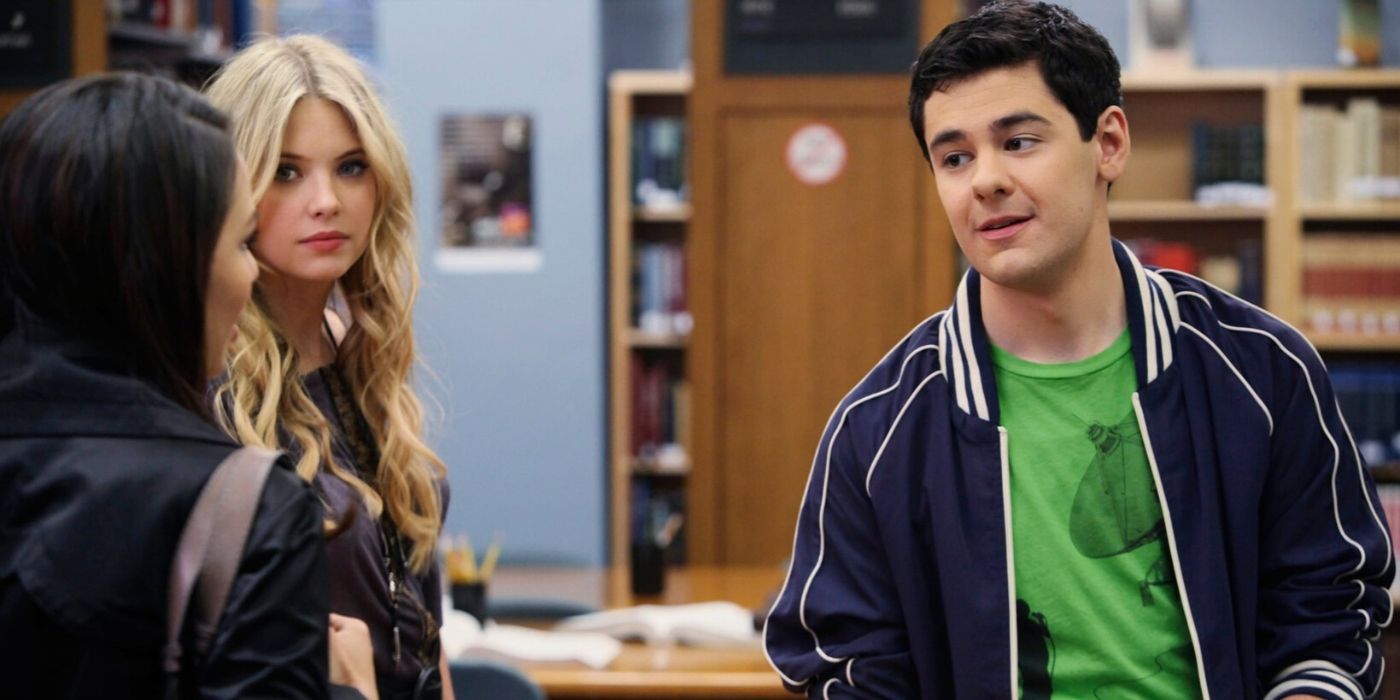 Hanna sitting with Lucas in the school library on Pretty Little Liars
