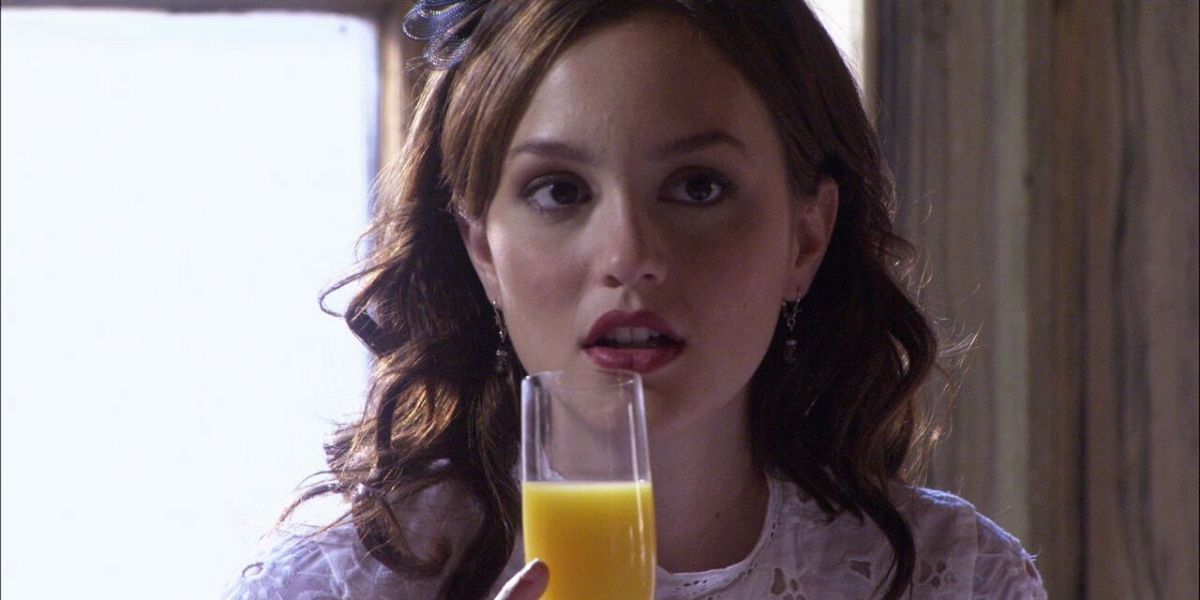 Blair drinks a mimosa at brunch in Gossip Girl