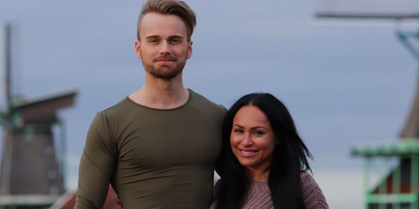 Darcey and Jesse 90 Day Fiancé smiling outside