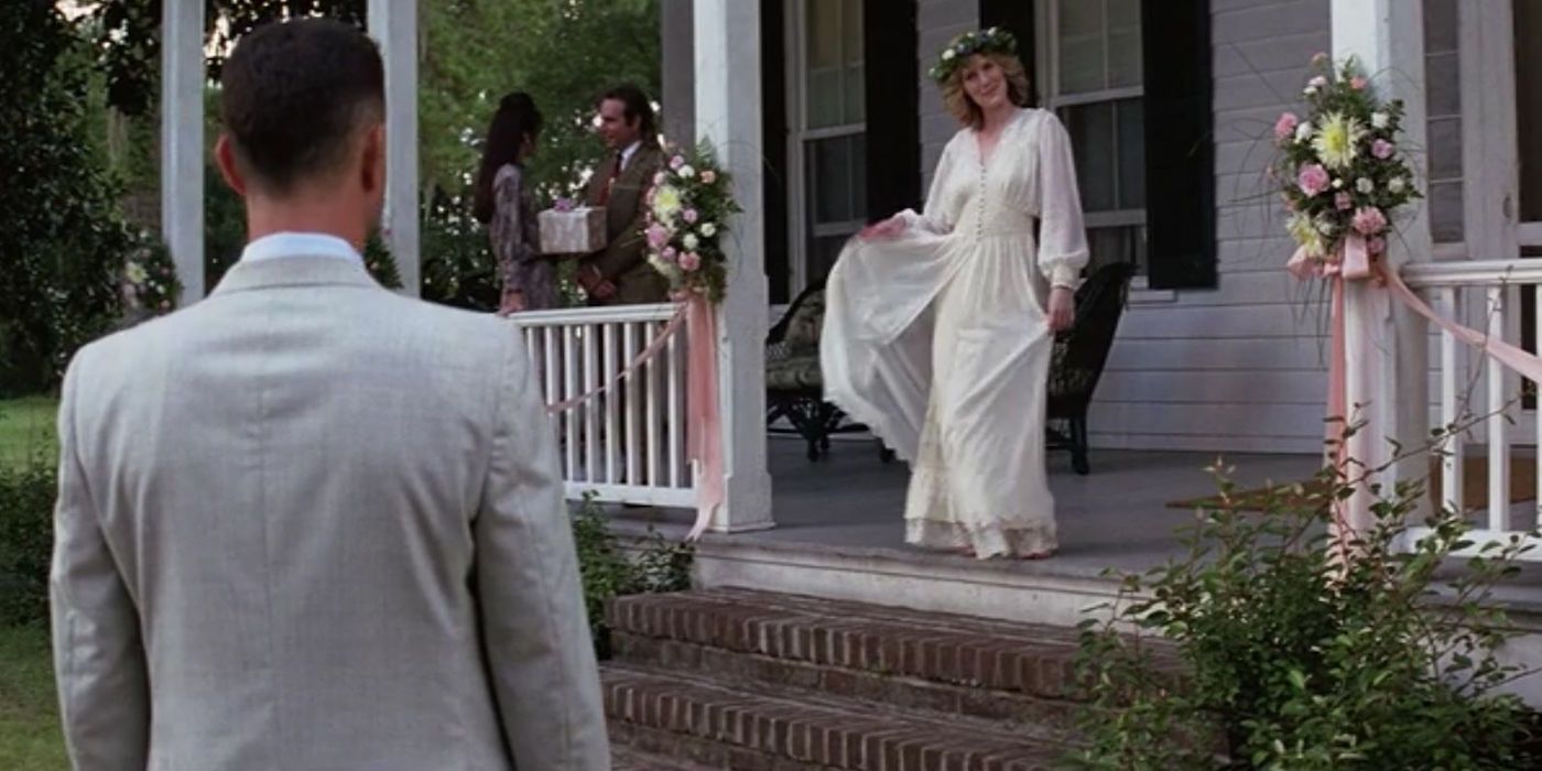 Forrest mira a Jenny con su traje de Forrest Gump