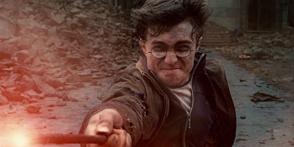 Harry Potter uses expelliarmus at the Battle of Hogwarts