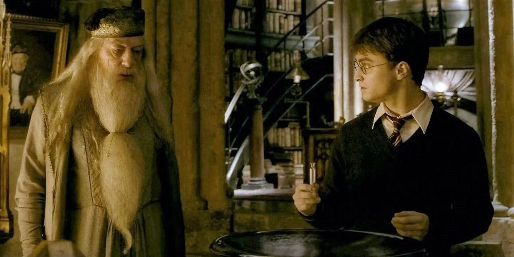 Harry and Dumbledore in Harry Potter, talking.