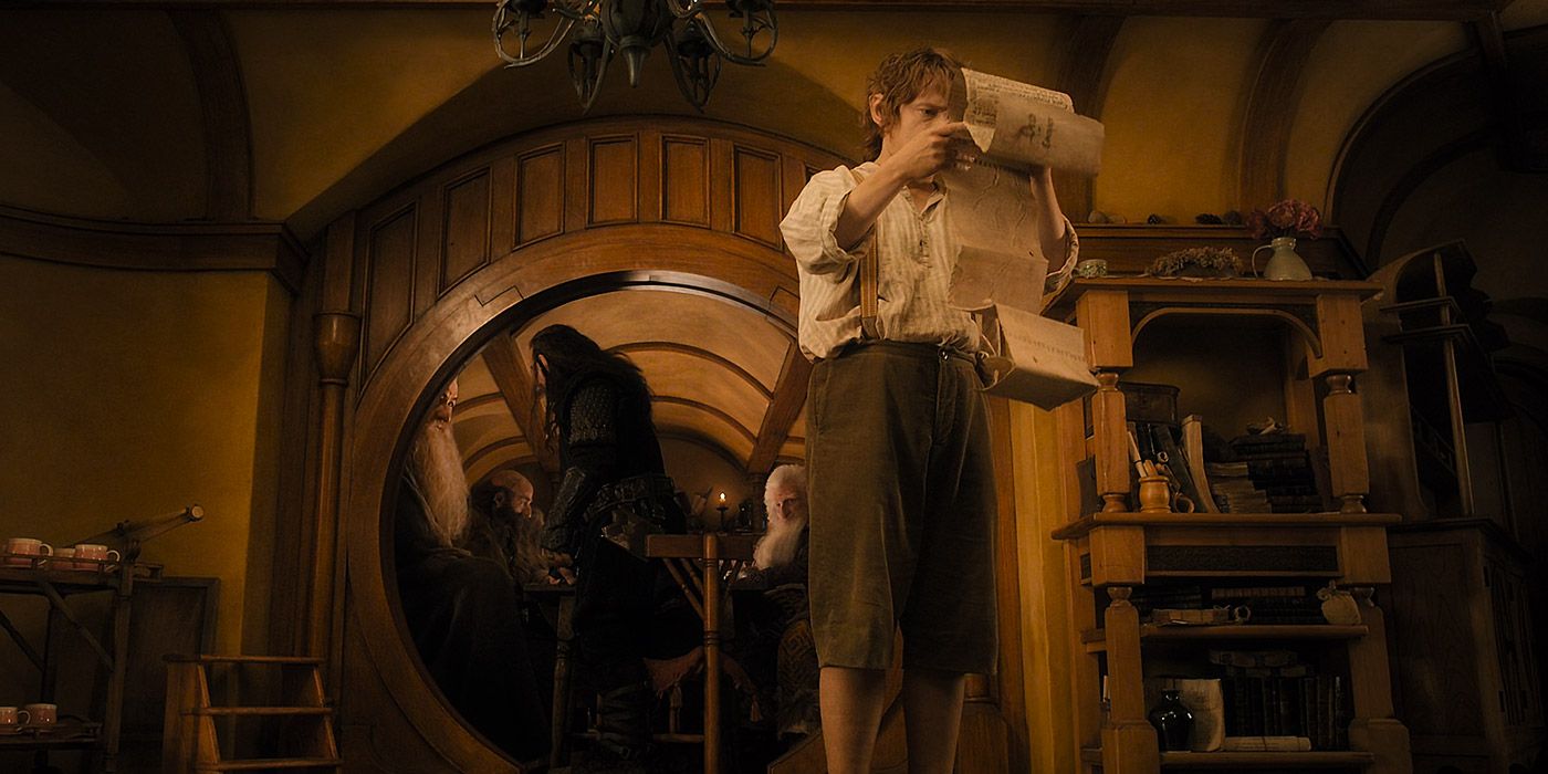 Bilbo lê o contrato em O Hobbit