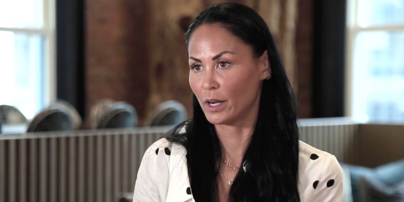 Jules Wainstein looks over at someone in RHONY.