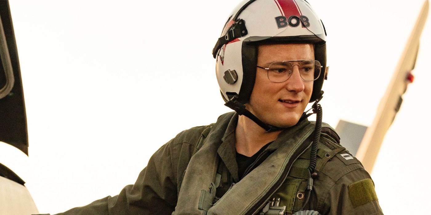 Lewis Pullman climbing a ladder in Top Gun 2 