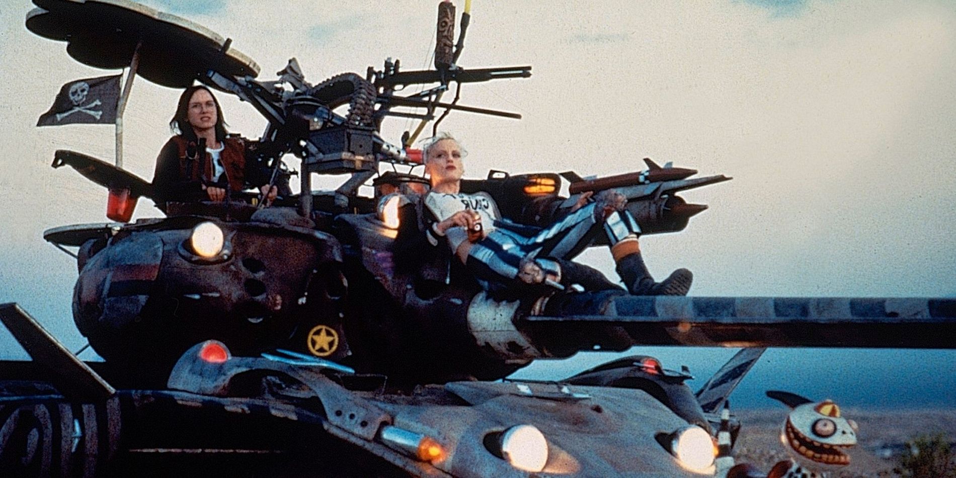 Lori Petty e Naomi Watts em Tank Girl