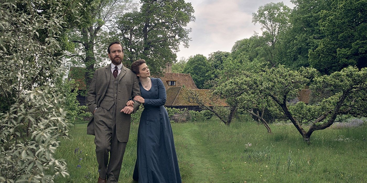 Matthew Macfadyen and Hayley Atwell walking linked in arms in Howard's End
